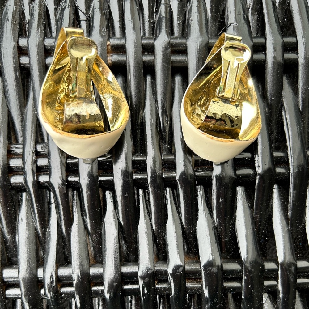 Women’s gold clip on earrings - Picture 4 of 9